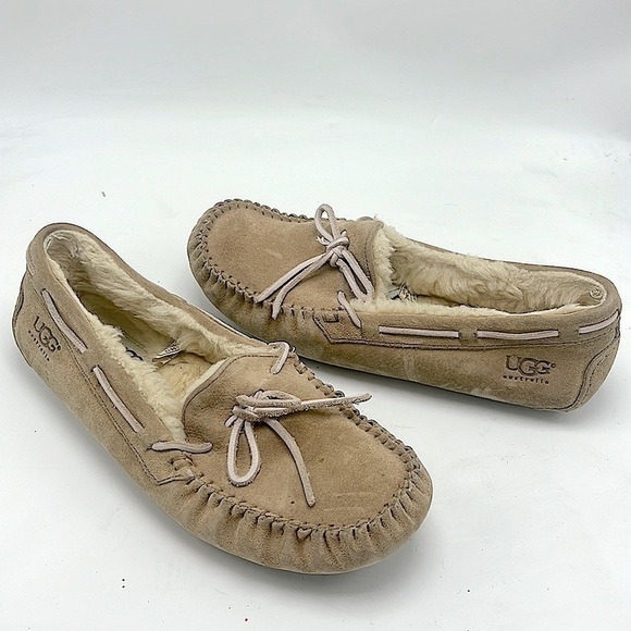 Ugg tan moccasins slippers size 7 - Picture 1 of 5